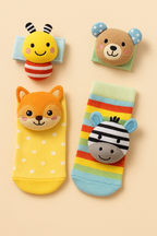 Kit de Meias e Pulseiras 4 Peças infantil com chocalho para bebês.